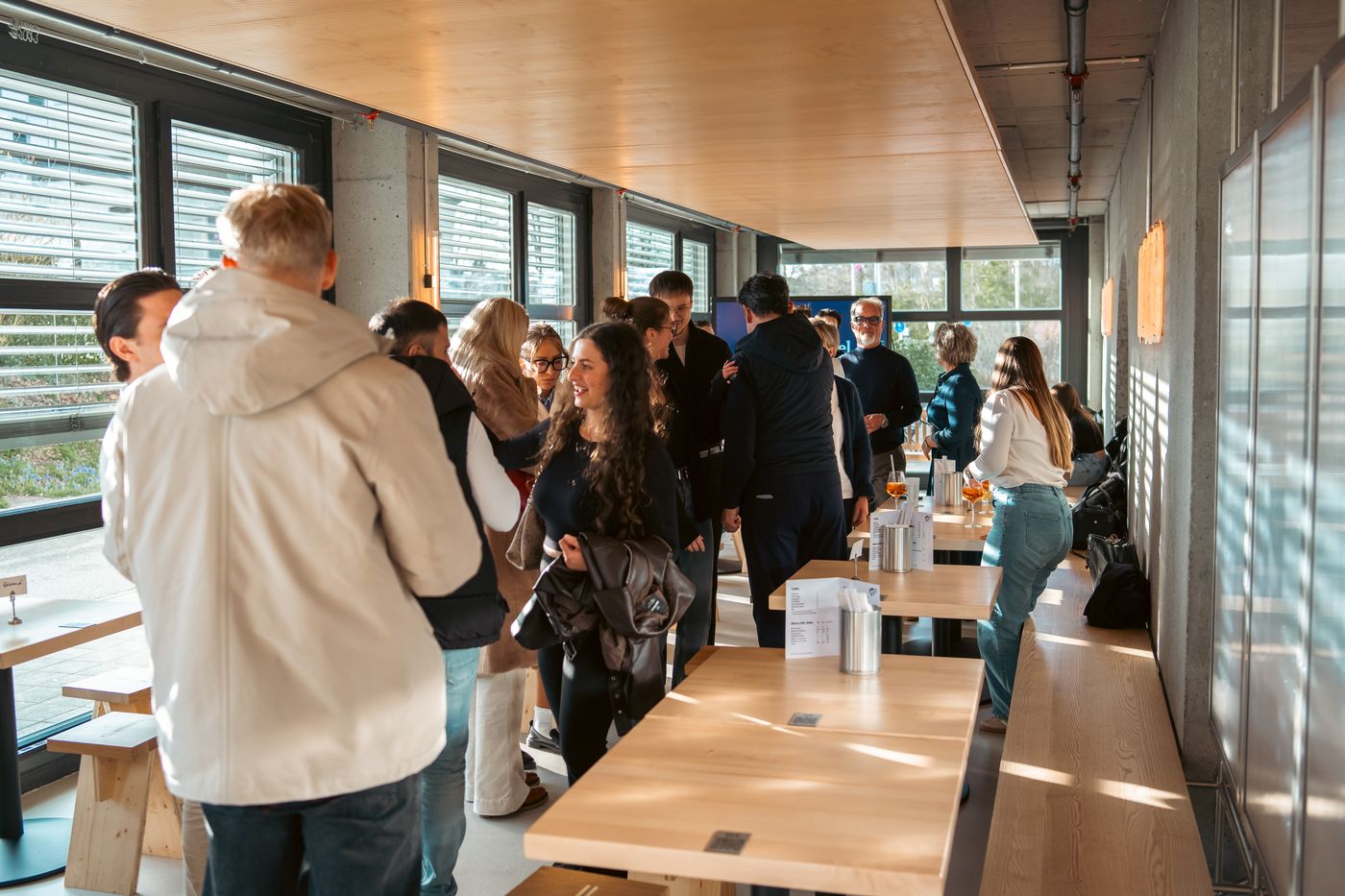 Moment de networking après une conférence